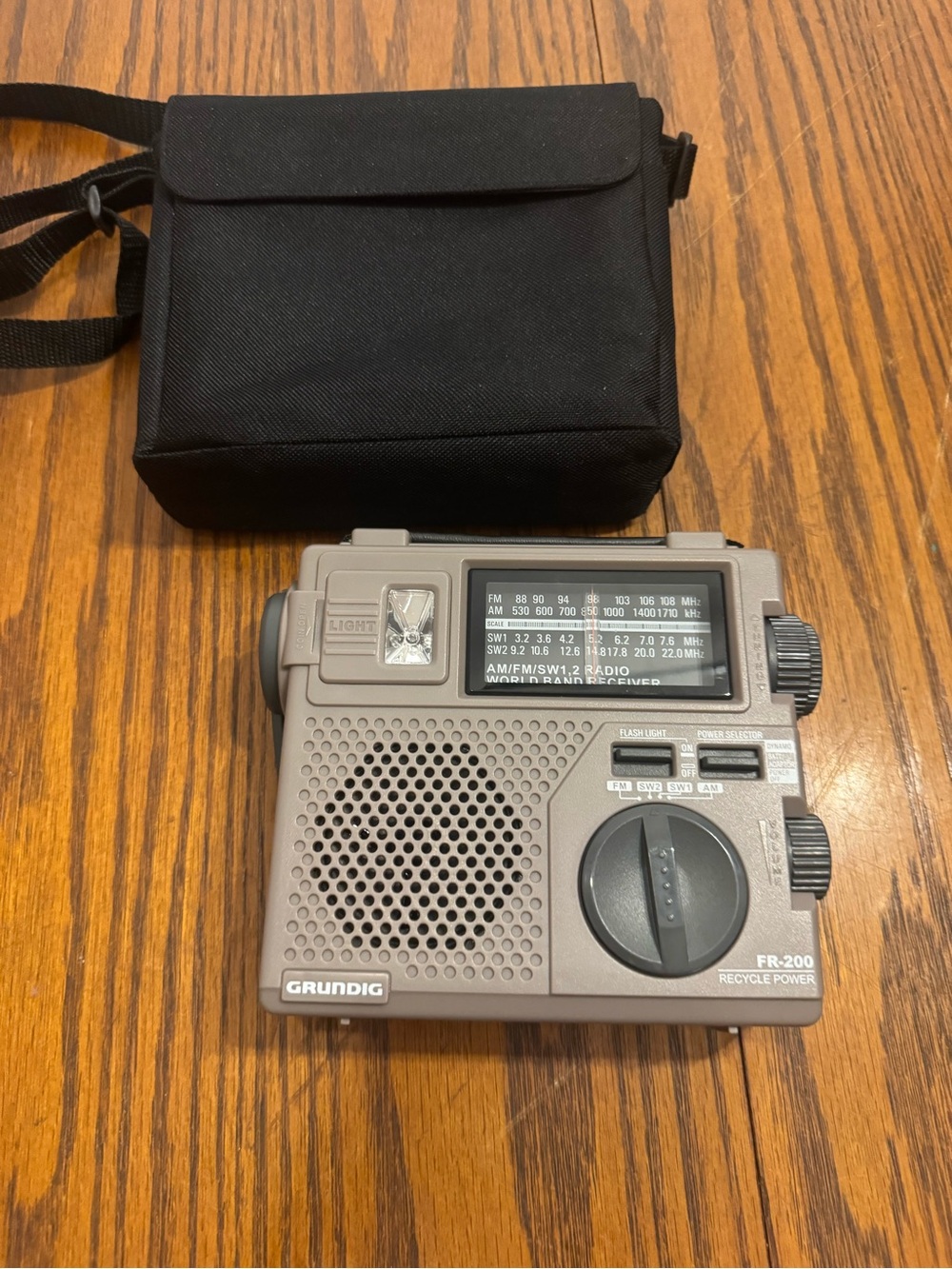 Grundig FR-200 Emergency Radio AM/FM/SW Built in Hand Crank Light Survival